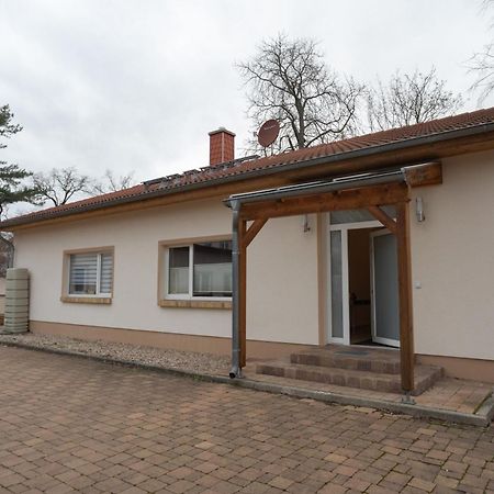 Stadthaus Mit 2 Schlafzimmern & Wohnzimmer Mit Kamin - Kostenloser Privat-Parkplatz Auf Dem Grundstueck Leipzig Exterior photo