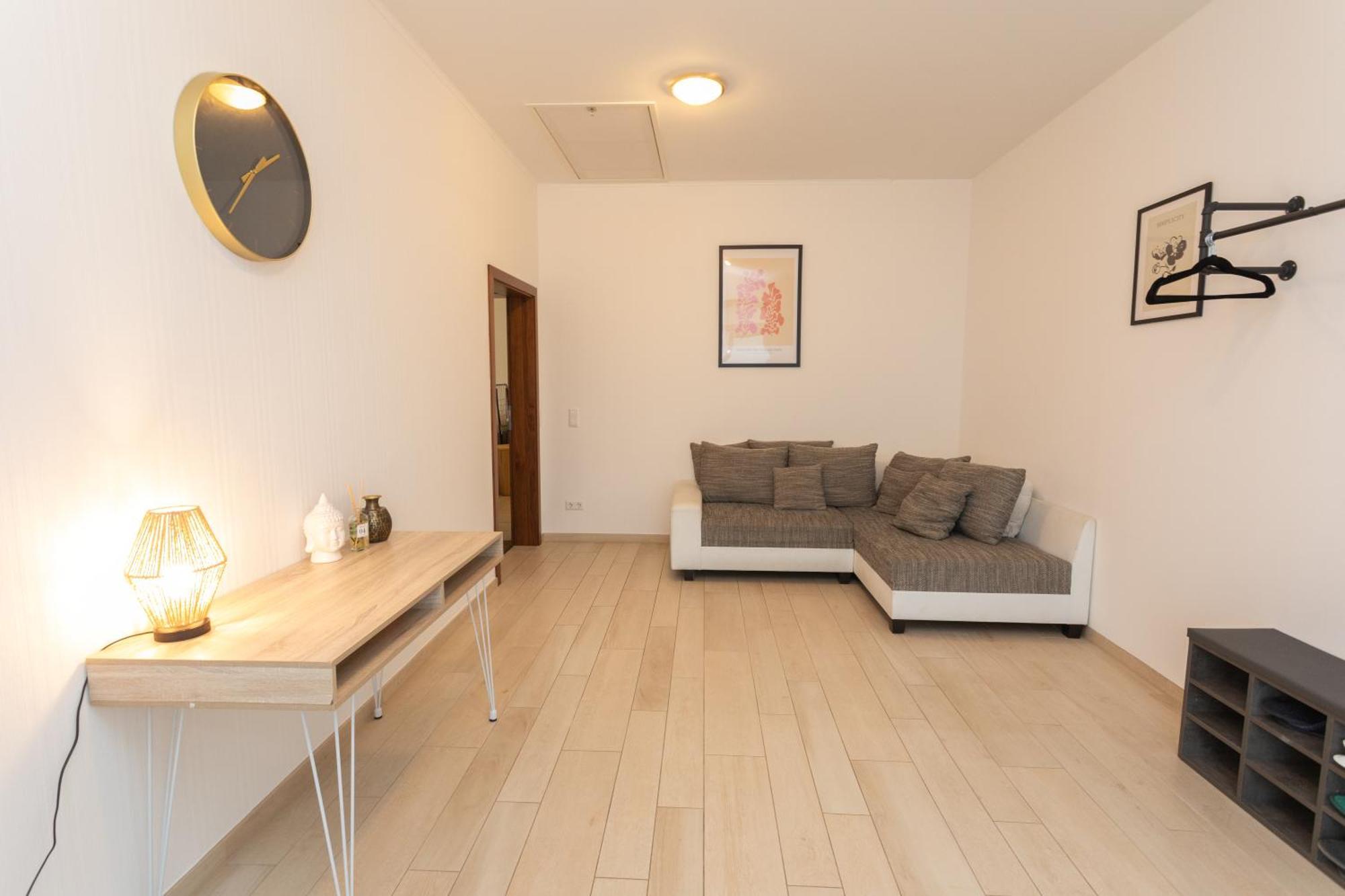 Stadthaus Mit 2 Schlafzimmern & Wohnzimmer Mit Kamin - Kostenloser Privat-Parkplatz Auf Dem Grundstueck Leipzig Exterior photo