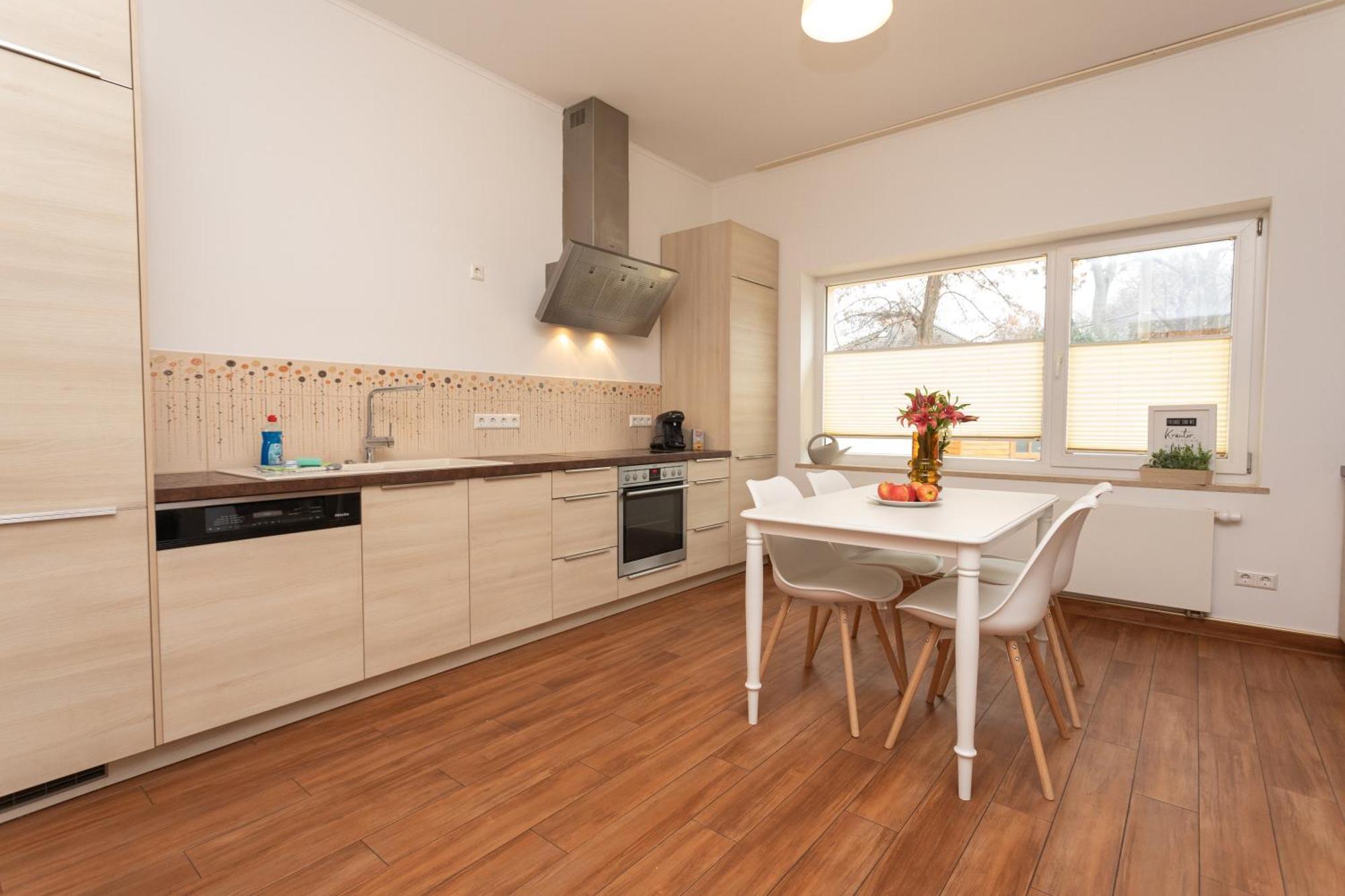 Stadthaus Mit 2 Schlafzimmern & Wohnzimmer Mit Kamin - Kostenloser Privat-Parkplatz Auf Dem Grundstueck Leipzig Exterior photo