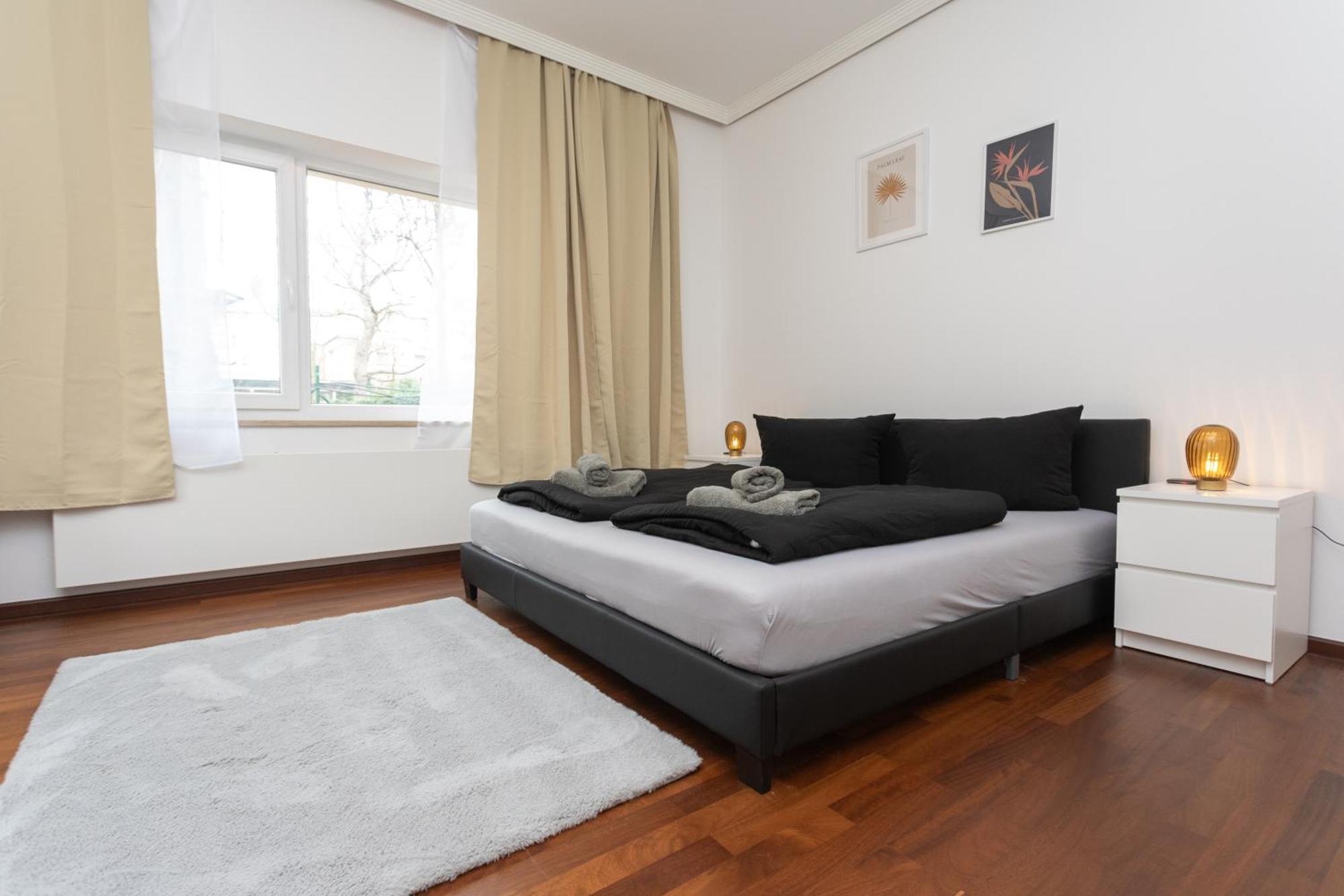 Stadthaus Mit 2 Schlafzimmern & Wohnzimmer Mit Kamin - Kostenloser Privat-Parkplatz Auf Dem Grundstueck Leipzig Exterior photo