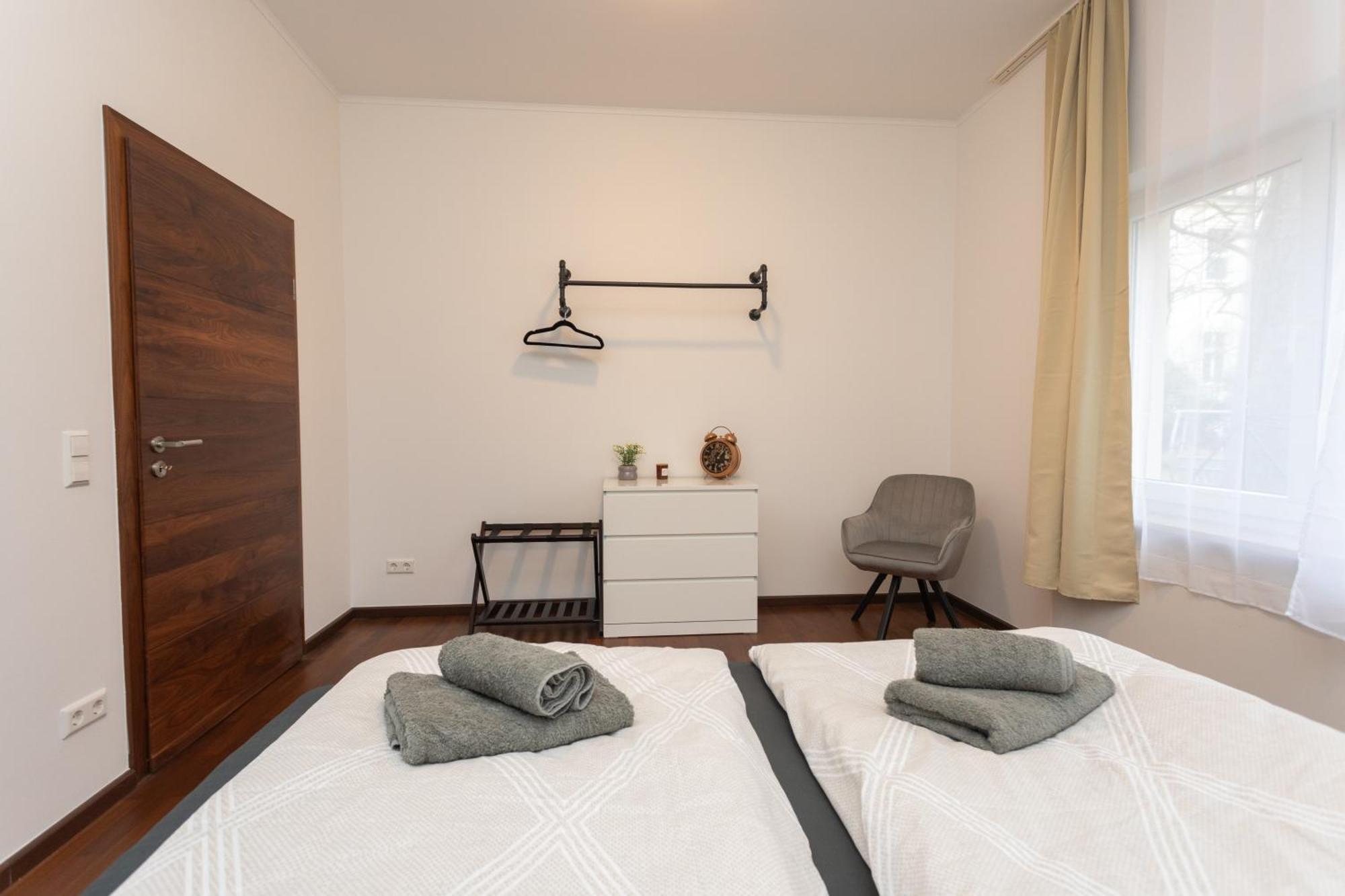 Stadthaus Mit 2 Schlafzimmern & Wohnzimmer Mit Kamin - Kostenloser Privat-Parkplatz Auf Dem Grundstueck Leipzig Exterior photo