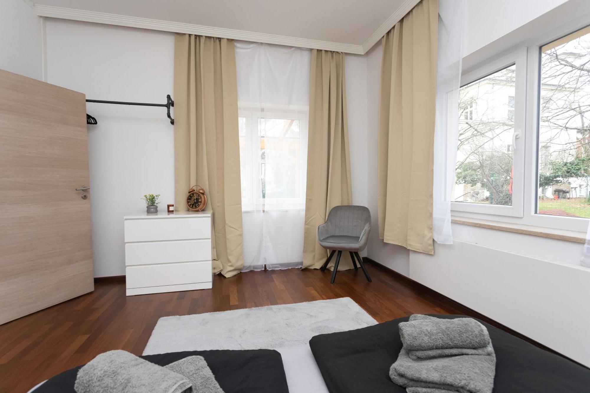 Stadthaus Mit 2 Schlafzimmern & Wohnzimmer Mit Kamin - Kostenloser Privat-Parkplatz Auf Dem Grundstueck Leipzig Exterior photo