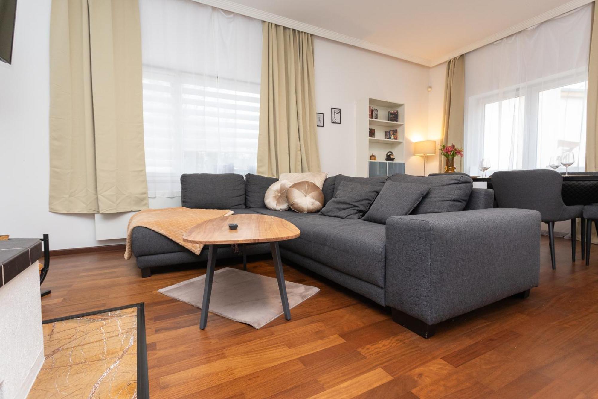 Stadthaus Mit 2 Schlafzimmern & Wohnzimmer Mit Kamin - Kostenloser Privat-Parkplatz Auf Dem Grundstueck Leipzig Exterior photo