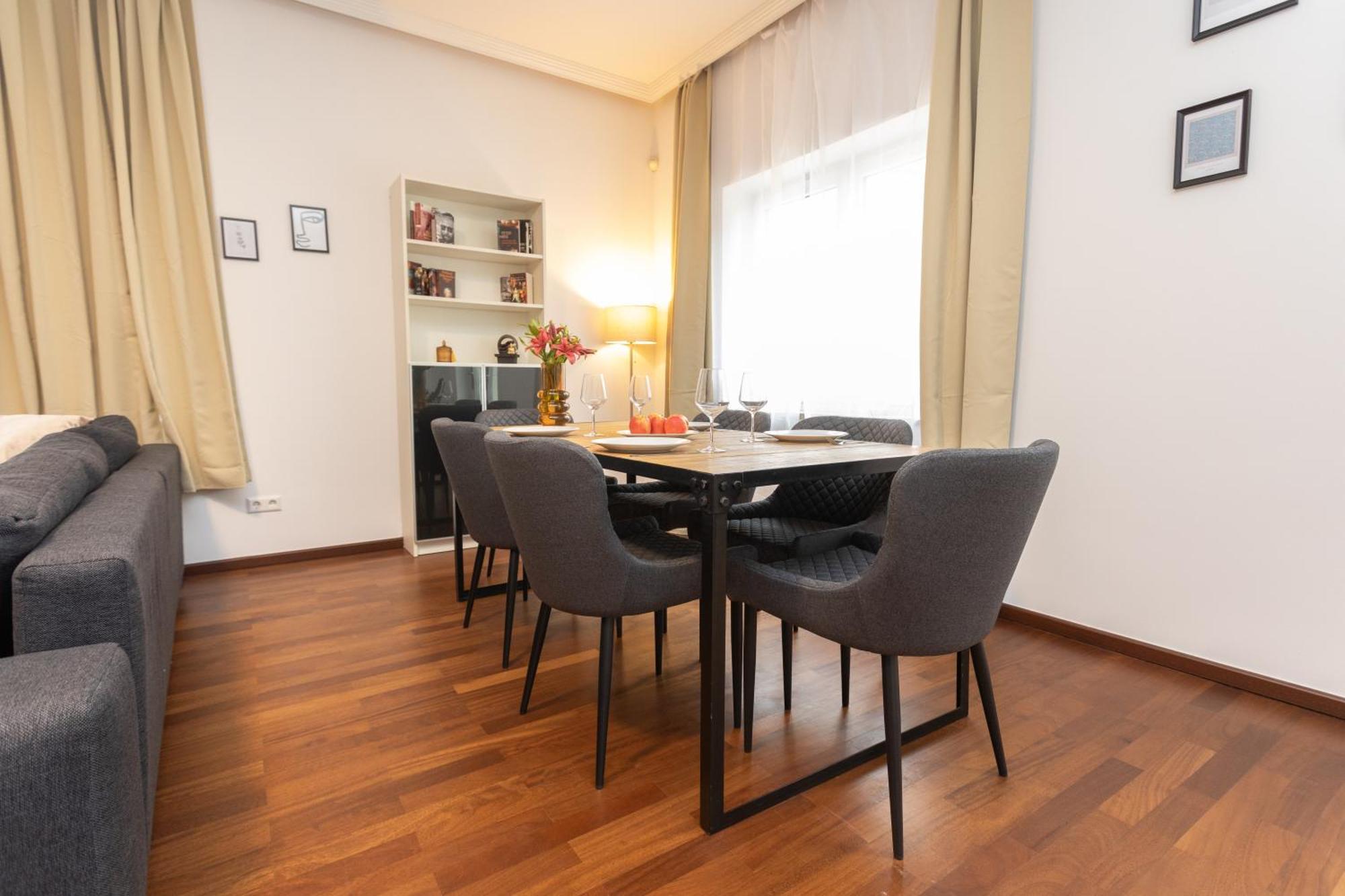 Stadthaus Mit 2 Schlafzimmern & Wohnzimmer Mit Kamin - Kostenloser Privat-Parkplatz Auf Dem Grundstueck Leipzig Exterior photo
