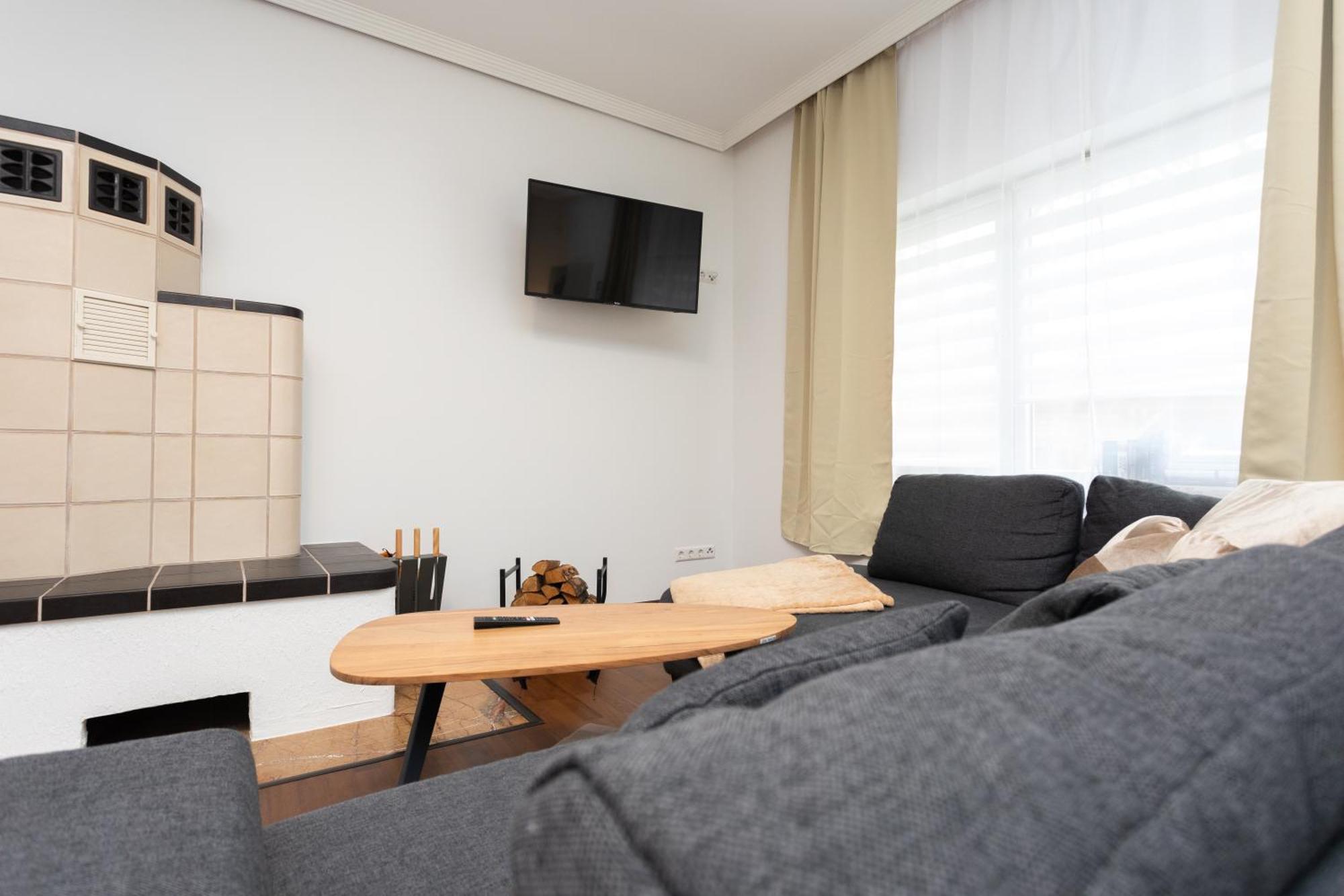 Stadthaus Mit 2 Schlafzimmern & Wohnzimmer Mit Kamin - Kostenloser Privat-Parkplatz Auf Dem Grundstueck Leipzig Exterior photo