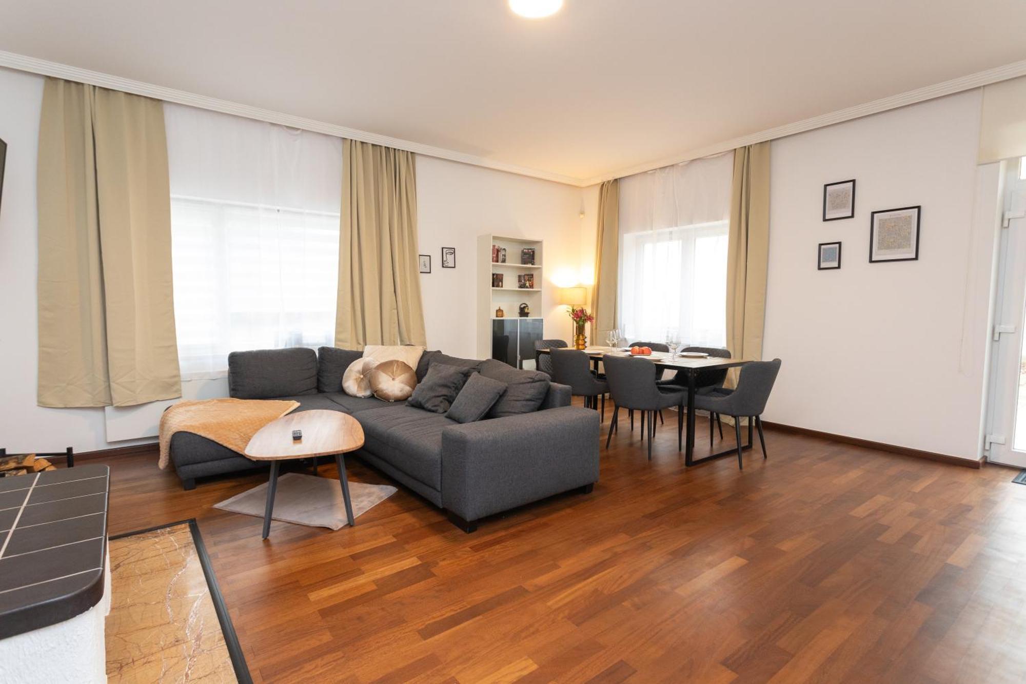 Stadthaus Mit 2 Schlafzimmern & Wohnzimmer Mit Kamin - Kostenloser Privat-Parkplatz Auf Dem Grundstueck Leipzig Exterior photo